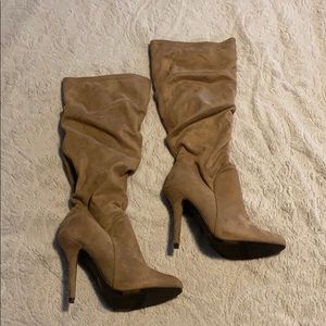 Jennifer Lopez Taupe boots